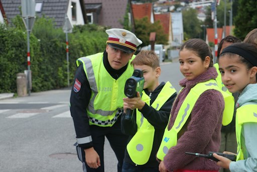 Vorschau Bild von Innsbrucker Volksschulkinder setzen Zeichen für sichere Schulwege