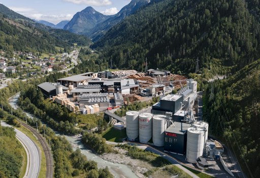 Vorschau Bild von Das neue Pelletwerk und die KWK-Anlage ergänzen den THEURL
Standort in Assling und ermöglichen die weitere Verwertung der
anfallenden Holznebenprodukte zu Pellets sowie erneuerbarer Energie.