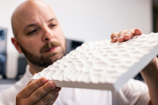 Vorschau Bild von 3D-Druck im Rahmen von Project Y729: Moderne
Fertigungstechnologien unterstützen die präzise Umsetzung komplexer
Bauteile auf dem Weg von der Planung zum realisierten
Superyacht-Interior.