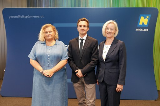v.l.n.r.: Vorständin NÖ LGA Mag. jur Dr. med. Elisabeth
Bräutigam, MBA, Prim. Assoz.Prof. PD DDr. Thomas Gattringer
(Klinische Abteilung für Neurologie, UK Wiener Neustadt-Hochegg) und
Prim. Univ.-Prof. Dr. Julia Mascherbauer (Klinische Abteilung für
Innere Medizin 3, Kardiologie, UK St. Pölten)