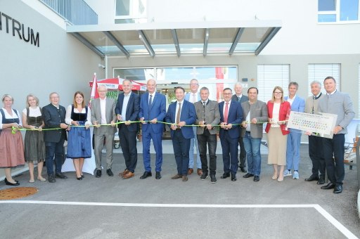 Im Rahmen einer großen Feierlichkeit wurde das neue Bezirksseniorenzentrum in Altheim offiziell eröffnet.