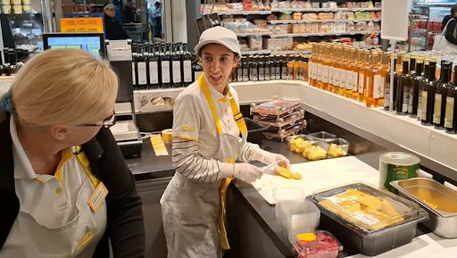 Elfi bei der Arbeit bei Billa Plus