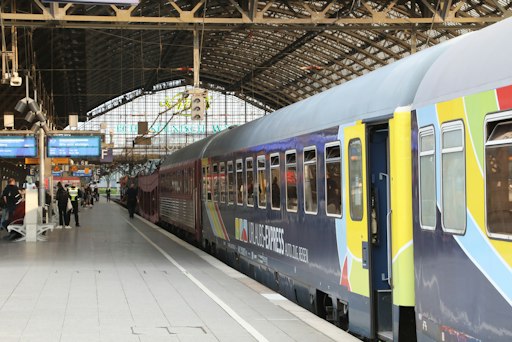 Eine entspannte Fahrt in den Urlaub mit dem Auto "huckepack": Die
Urlaubs-Express-Autoreisezüge für den Sommer 2027 können ab jetzt
gebucht werden. Copyright: Train4you Vertriebs GmbH // Weiterer Text
über ots und www.presseportal.de/nr/130259 / Die Verwendung dieses
Bildes für redaktionelle Zwecke ist unter Beachtung aller
mitgeteilten Nutzungsbedingungen zulässig und dann auch honorarfrei.
Veröffentlichung ausschließlich mit Bildrechte-Hinweis.