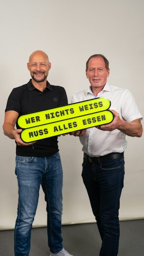 Vorschau Bild von v.l.: Land-schafft-Leben-Gründer Hannes Royer und
Landwirtschaftskammer-Präsident Josef Moosbrugger