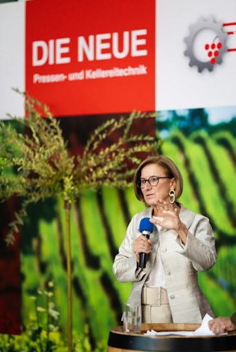 Vorschau Bild von Landeshauptfrau Johanna Mikl-Leitner betonte die Stärken
weintouristischen Angebots Niederösterreichs.