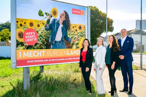 Vorschau Bild von Viele neue Musiktitel, großartige Aktionen und ein frisches
Moderationsteam mit einem Mix aus bekannten und beliebten
Radio-Burgenland-Stimmen und jungen Talenten - Wer sein Radio schon
lange nicht mehr auf die Frequenzen 96,2 MHz, 93,5 MHz, 94,9 MHz
oder 89,6 MHz gestellt hat oder regelmäßig über die Radio Burgenland
App bzw. sound.ORF.at streamt, wird im Rahmen einer aktuellen
Plakat- und Social-Media-Kampagne darauf aufmerksam gemacht, dass
sich im meistgehörten Sender der Region viel getan hat.