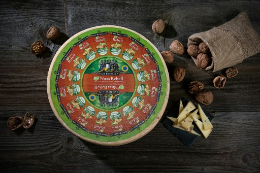 Wieder in die Käsetheke zurückgekehrt: Der Bio Nuss Rebell – ein Bukett aus Walnuss, Lebkuchen und Vanille