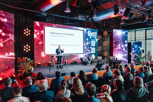 Christian Wulff, Bundespräsident a.D., auf dem BIG BANG KI
FESTIVAL in der STATION Berlin am 17. September 2026 // Weiterer
Text über ots und www.presseportal.de/nr/153584 / Die Verwendung
dieses Bildes für redaktionelle Zwecke ist unter Beachtung aller
mitgeteilten Nutzungsbedingungen zulässig und dann auch honorarfrei.
Veröffentlichung ausschließlich mit Bildrechte-Hinweis.