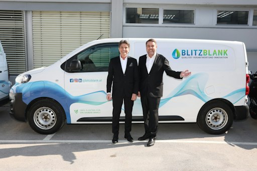 Vorschau Bild von Errol Reichel (Aufsichtsrat) und Mario Reichel (GF) sind stolz
auf das Umbranding und den neuen Claim, KI bearbeitet