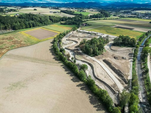 Drohnenfoto einen Bauabschnittes der größten Renaturierung Oberösterreichs.