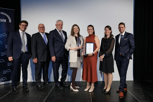 v.l. Julius Ecker (Rechtsanwalt Haslinger / Nagele), Prof. Dr.
Matthias Neumayr, Wilhelm Bergthaler (Partner Haslinger / Nagele),
Ap Prof. Dr. Natascha Brandstätter (Preisträgerin), Mag. Dr. Andrea
Lienhardt (Preisträgerin), Julia Goth (Partnerin Haslinger /
Nagele), Alexander Müller (Rechtsanwalt Haslinger / Nagele)