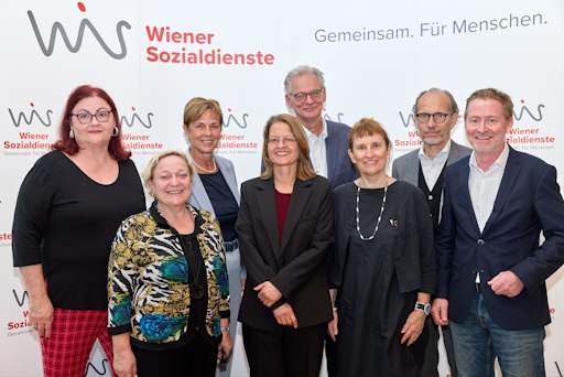 Susanne Welzel Vorstand Wiener Sozialdienste; Vera Steiner
Vizepräsidentin Wiener Sozialdienste; Gisela Kersting-Kristof
Geschäftsführung Wiener Sozialdienste; Verena Kuttenreiter
Bereichsleitung Institut für Paar- und Familientherapie Wiener
Sozialdienste; Herbert Tempsch Aufsichtsratsvorsitzender der Wiener
Sozialdienste Förderung & Begleitung GmbH; Maria Glaser,
Aufsichtsrat Vorsitzender-Stellvertreterin Wiener Sozialdienste
Förderung & Begleitung GmbH; Wolfgang Oberkersch Aufsichtsrat Wiener
Sozialdienste Förderung & Begleitung GmbH; Martin Krankl
Geschäftsführung Wiener Sozialdienste