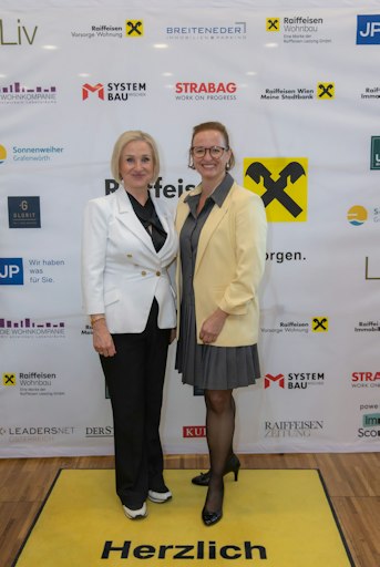 v. l. n. r.: Mag. Marion Weinberger-Fritz (Geschäftsführerin,
Raiffeisen Vorsorge Wohnung), Mag. (FH) Nicole Fürntrath (Obfrau der
Wiener Immobilien- und Vermögenstreuhänder)