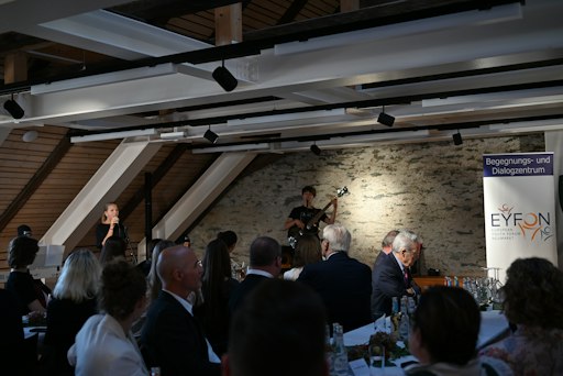 Vorschau Bild von Foto des Saales mit der Band "JundL" aus der Musikschule
Innsbruck.