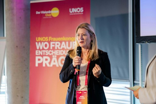 Vorschau Bild von Vizebürgermeisterin Wien, Bettina Emmerling, beim UNOS
Frauenkongress