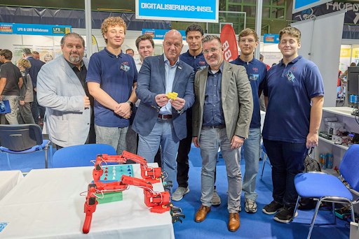 Vorschau Bild von Virtuelles Berufserlebnis! AK Niederösterreich-Präsident & ÖGB
NÖ-Vorsitzender Markus Wieser und AK Niederösterreich-Direktor Mag.
Karl Heigel besuchten die ÖBB Digitalisierungs-Insel bei der Zukunft
I Arbeit I Leben in Bad Vöslau.