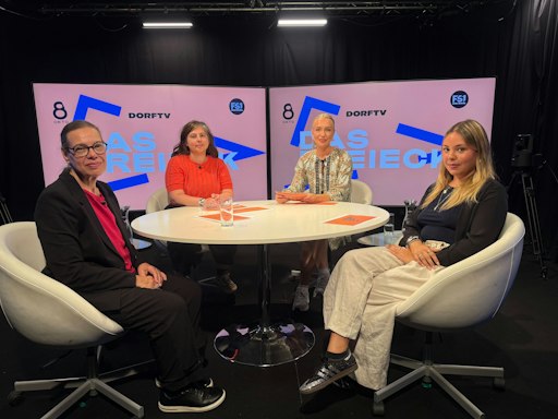 v. l. n. r.: Alexia Weiss (Journalistin), Anna Mayrhofer (DORFTV,
Moderation), Katharina Obermayer (OKTO, Moderation), Milli Li
Rabinovici (Co-Präsidentin Jüdische Österreichische
Hochschüler:innen)