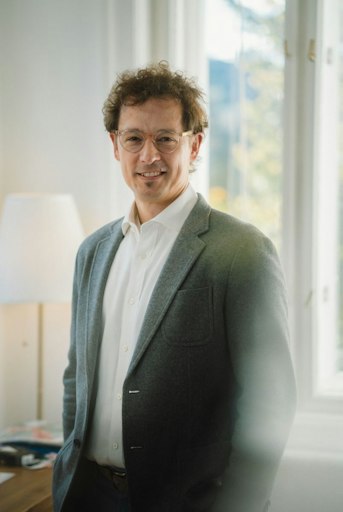 Prim. Univ.-Prof. DDr. Christian Posch, Facharzt für Haut- und
Geschlechtskrankheiten und Präsidiumsmitglied der Österreichischen
Gesellschaft für Dermatologie und Venerologie