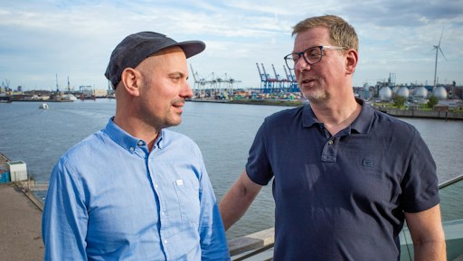 Michael Brünker, CTO (l.), und Florian Boldt, Produkmanager CNA
bei der Hamburger nextevolution GmbH // Weiterer Text über ots und
www.presseportal.de/nr/112878 / Die Verwendung dieses Bildes für
redaktionelle Zwecke ist unter Beachtung aller mitgeteilten
Nutzungsbedingungen zulässig und dann auch honorarfrei.
Veröffentlichung ausschließlich mit Bildrechte-Hinweis.