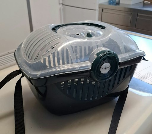 Vorschau Bild von Winzige Box, in der Inspektor Leo ausgesetzt wurde