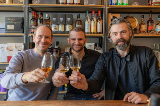 Die Rumzentrum-Gründer Nicolas Hold, Dominik Gschiegl und
Christian Seidl (v. l. n. r.) eröffnen am 6. Oktober den neuen
Standort in Wien.