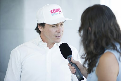 Vorschau Bild von Rainer Schönfelder beim Interview