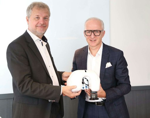 Vorschau Bild von vlnr: Aleš Prešern, Managing Director Austria and Slovenia von
Siemens Energy und APG-Vorstandssprecher Gerhard Christiner