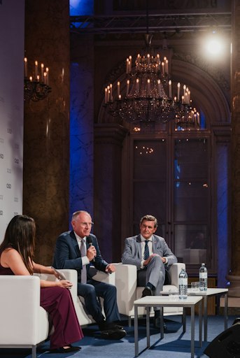 Vorschau Bild von Talk mit Bundesminister Mag. Gerhard Karner und Bundesminister
KommR Peter Hanke