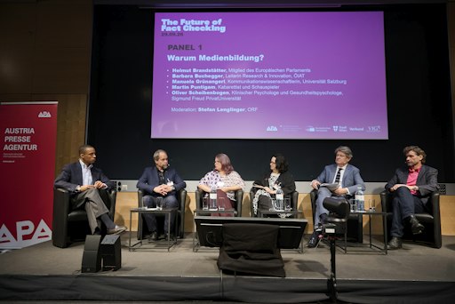 Vorschau Bild von Die vierte Ausgabe der von der APA – Austria Presse Agentur
veranstalteten Fachkonferenz „The Future of Fact Checking“ widmete
sich in mehreren Vorträgen und Podiumsdiskussionen den Themen
Medienbildung sowie Desinformation und deren Implikationen für die
demokratische Gesellschaft. Im anschließenden ersten Panel des Tages
diskutierten Expert:innen die Frage, wofür es Medienbildung
eigentlich braucht.