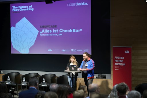 Vorschau Bild von Die vierte Ausgabe der von der APA – Austria Presse Agentur
veranstalteten Fachkonferenz „The Future of Fact Checking“ widmete
sich in mehreren Vorträgen und Podiumsdiskussionen den Themen
Medienbildung sowie Desinformation und deren Implikationen für die
demokratische Gesellschaft. In einem Showcase wurde die von der APA
entwickelte Medienkompetenzplattform „CheckBar" vorgestellt. Diese
richtet sich primär an Jugendliche sowie Lehrende und ist gratis
zugänglich.