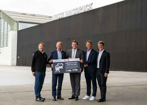 Ekkehard Allinger-Csollich (Geschäftsführer IVB), Johannes
Anzengruber (Bürgermeister der Stadt Innsbruck), René Zumtobel
(Mobilitätslandesrat), Hansjörg Stern (interim. Geschäftsführer CMI)
und Alexander Jug (Geschäftsführer VVT) (v.l.n.r.)