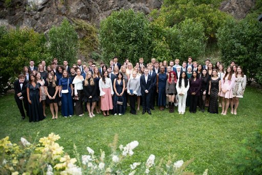 Vorschau Bild von Für eine persönliche Betreuung werden die neuen
Humanmedizin-Studierenden an der DPU in zwei Gruppen unterrichtet.
Im Bild: die MED 13.
