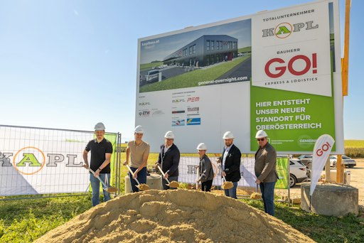 V.l.n.r.: Baumeister DI (FH) Rudolf Hainzl, Spartenleiter
Gewerbebau Unternehmensgruppe Holzhaider, Jonas Kapeller
(Bauleiter), Johannes Wensauer, Geschäftsführer von GO! mit Sitz in
Wien, Martina Baerecke, Geschäftsführung der GO! Deutschland, Thomas
Samhaber, Stationsleiter der GO! Station Linz, Harald Piritsch,
Bürgermeister der Standortgemeinde Steinhaus bei Wels // Weiterer
Text über ots und www.presseportal.de/nr/127523 / Die Verwendung
dieses Bildes für redaktionelle Zwecke ist unter Beachtung aller
mitgeteilten Nutzungsbedingungen zulässig und dann auch honorarfrei.
Veröffentlichung ausschließlich mit Bildrechte-Hinweis.