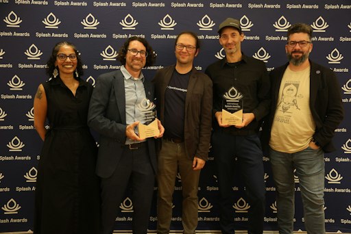 Vertreter der beiden nominierten österreichischen Agenturen,
drunomics und Acolono, halten ihre Trophäen für den 2. Platz in
ihren Kategorien.