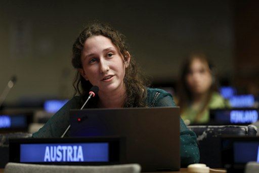 UN-Jugenddelegierte Katharina Reisenbauer bringt bei der
UN-Generalversammlung die Perspektive der österreichischen Kinder
und Jugendlichen ein.