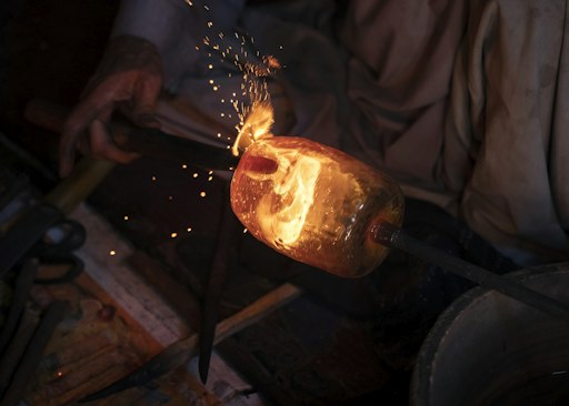 Vorschau Bild von Jedes Glaskunstwerk entsteht in Handarbeit.