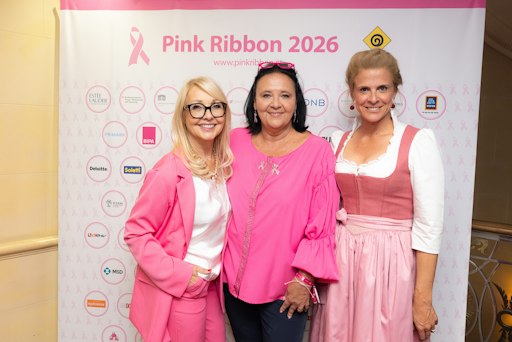 Die Pink Ribbon-Botschafterinnen Uschi Pöttler-Fellner und Mona
Maier, Tourismuschefin Obertauern, luden im Anschluss an den
offiziellen Pink Ribbon-Auftakt zum Grand Weibs Clubbing.