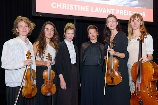 Vorschau Bild von Noreia String Quartet mit Franziska Hackl und Laura Freudenthaler
(Mitte links und rechts)