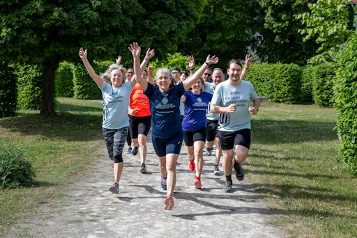 Der Krebsforschungslauf 2026 der MedUni Wien steht unter dem
Motto „Forschung bewegt! Gestern. Heute. Morgen.“
