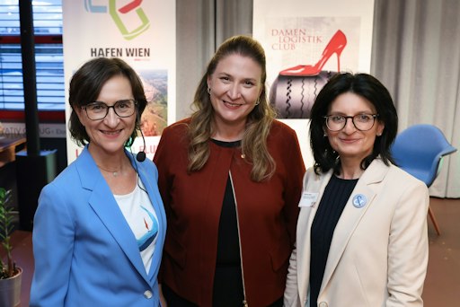 Doris Pulker-Rohrhofer, Vizebürgermeisterin Barbara Novak und
Sandra Eitler (v. l.) bei „Logistik trifft Politik“ im thinkport
VIENNA. Foto: Katharina Schiffl.