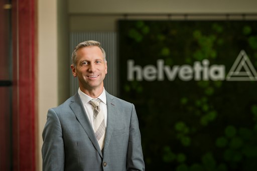 Andreas Gruber stellt die überarbeitete Rechtsschutzversicherung
von Helvetia vor: • Scheidungsvergleichs- und Gutachten-Rechtsschutz
sowie SelbstbestimmungsSchutz • neuer FunktionärsSchutz für
Vereinsfunktionär:innen • erweiterter Grundstückseigentums- und
Mietenrechtsschutz • neue Rechtsschutz Service Hotline für rasche
Orientierung • drei Leistungsvarianten mit Versicherungssummen bis
400.000 Euro
