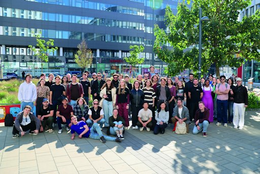 Vorschau Bild von Meilenstein für die digitale Bildung in Österreich: Mit dem Start
der ersten Kohorte am Standort 42 Wels ist das Ausbildungsangebot
von 42 nun auch in Oberösterreich vertreten. In Zeiten der
Künstlichen Intelligenz setzen beide 42 Standorte in Österreich auf
Talente, die digitale Technologie nicht nur anwenden, sondern
verstehen, entwickeln und aktiv mitgestalten.