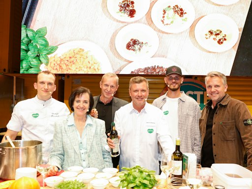 Vorschau Bild von Gemeinsames Zubereiten einer steirischen Kürbissuppe auf der Main
Stage.
