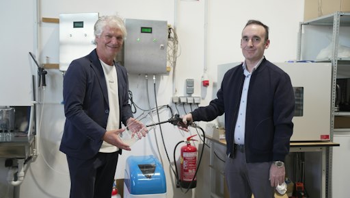 Vorschau Bild von BioTech Aqua installiert erste Teststellung des BLUE
SurfaceCleaners am Bildungscampus Pannonia – Amerikanischer
Mediziner Dr. Christopher Raggio übernimmt Vorsitz im neuen Beirat
