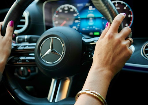 Taxi 40100 verschenkt zehn Taxilenkerinnenausbildungen an Frauen