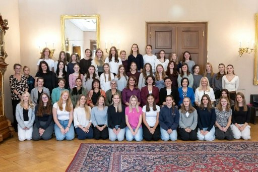 Klassisches „Klassenfoto“ der zahlreichen Teilnehmerinnen