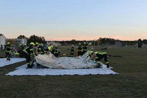 Vorschau Bild von Zeltbau - die Einheit kann 14 Tage lang autark im Einsatz sein