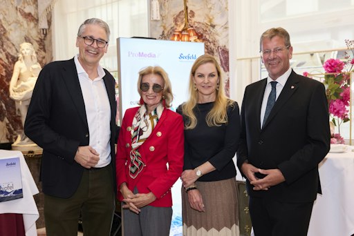 V.l.: Stefan Kröll (Initiator des Europäischen Mediengipfels),
Sacher-Chefin Elisabeth Gürtler, Meret Baumann (Präsidentin des
Verbands der Auslandspresse in Wien) und Jakob Wolf (Tiroler
Landtagspräsident).