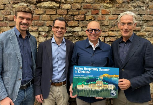 Der bekannte Grafikkünstler Harald Palma setzte gemeinsam mit den
Initiatoren Marco Riederer, Richard Doll-Urbanek und Thomas
Reisenzahn das legendäre Südbahnhotel am Semmering grafisch in
Szene.