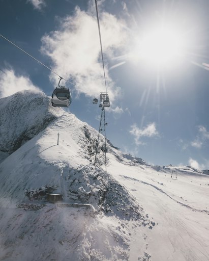 Vorschau Bild von Am Samstag, 10. Oktober, fiel am Kitzsteinhorn der Startschuss
für die Skisaison 2026/27